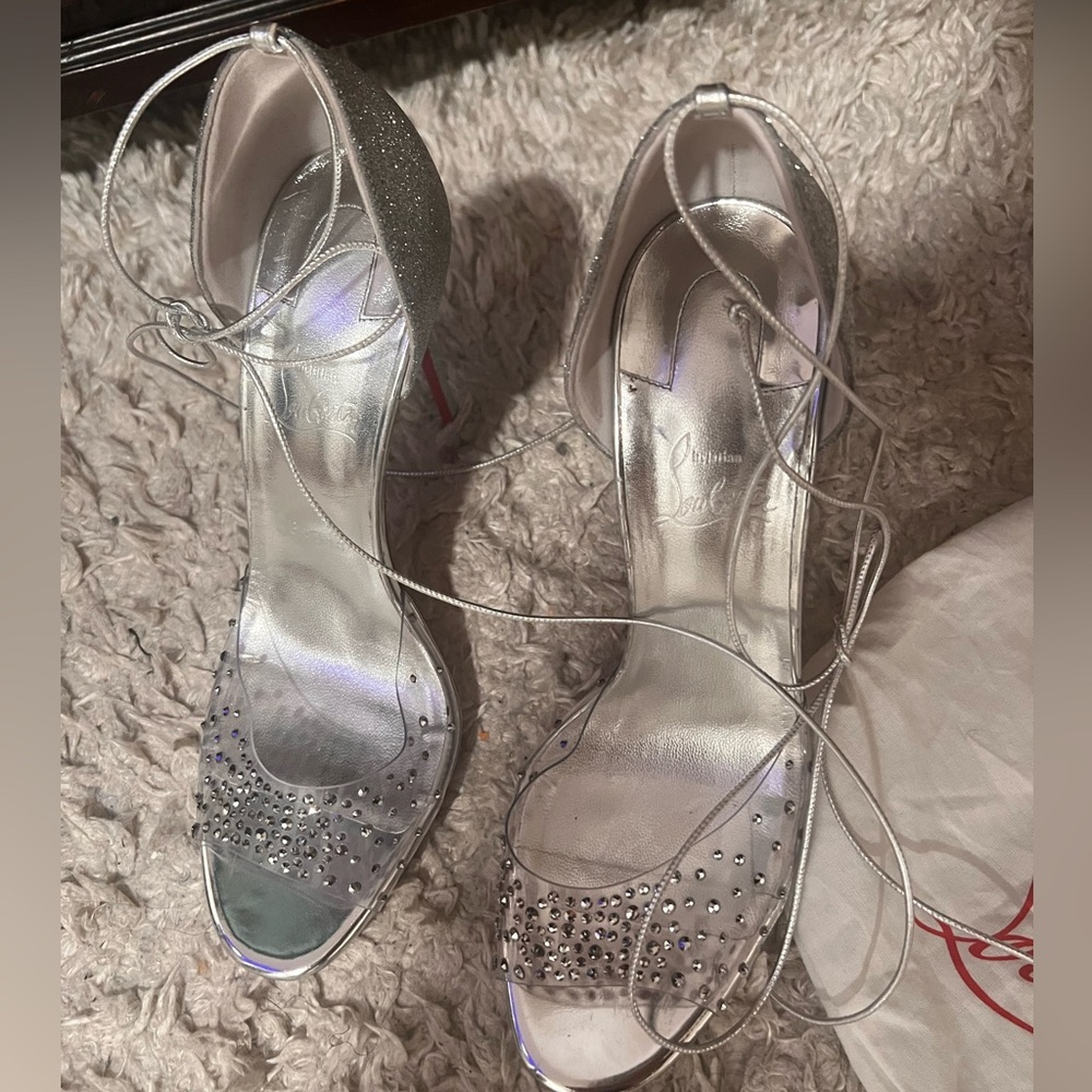 Fairly new . Fits a size 10 1/2 or 11 1/2